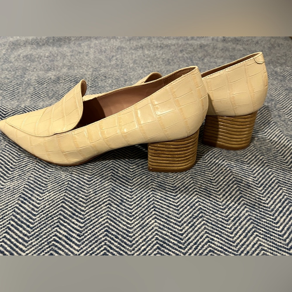 Schutz almond/beige leather block heels size 8 US